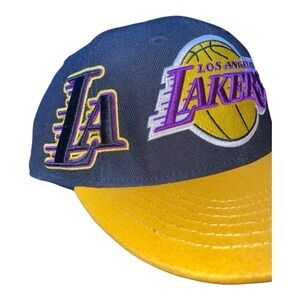 Pro Standard Black Yellow NBA Los Angeles Lakers Varsity Champions Snapback‎ Cap